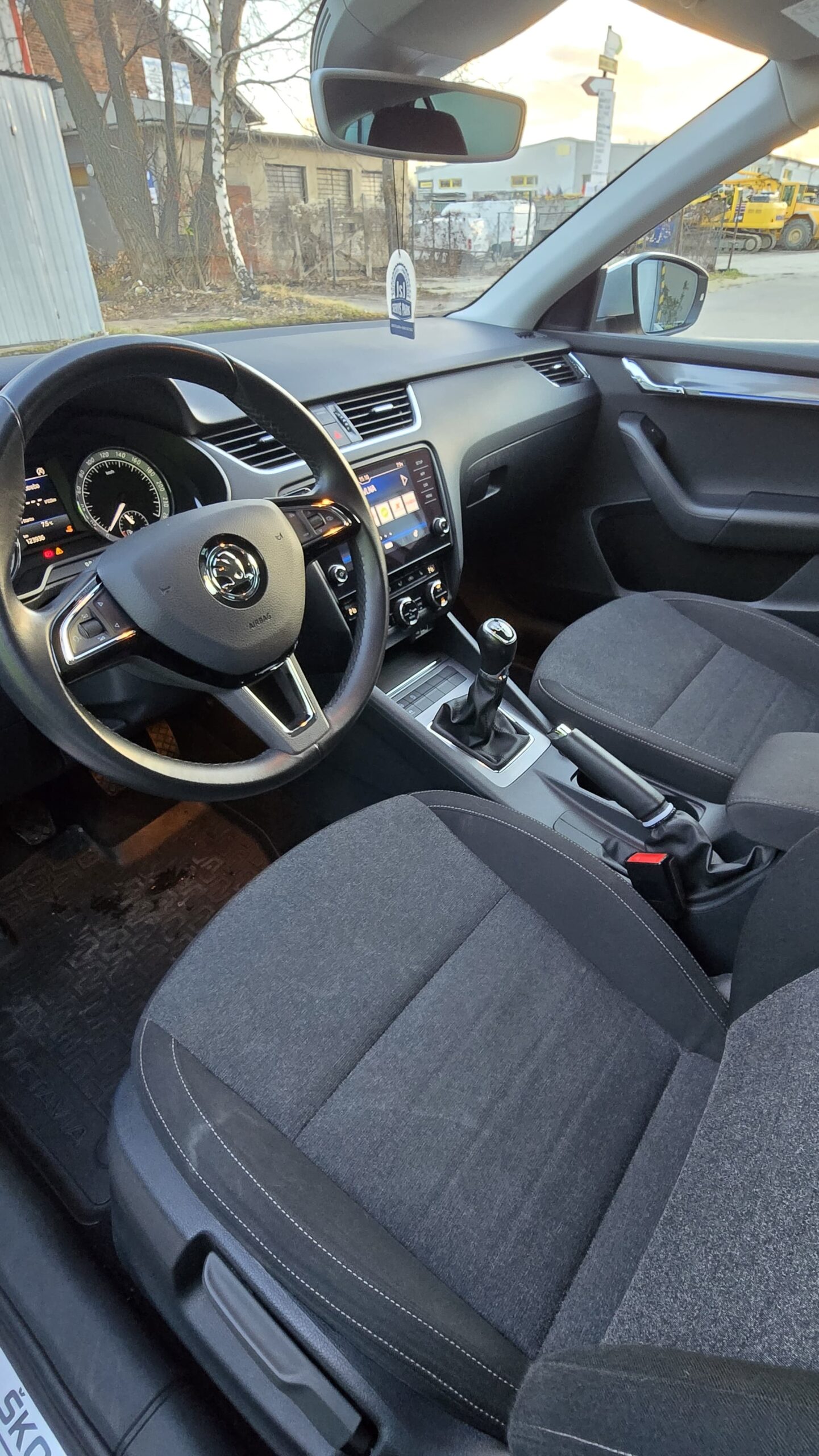 Škoda octavia combi plný