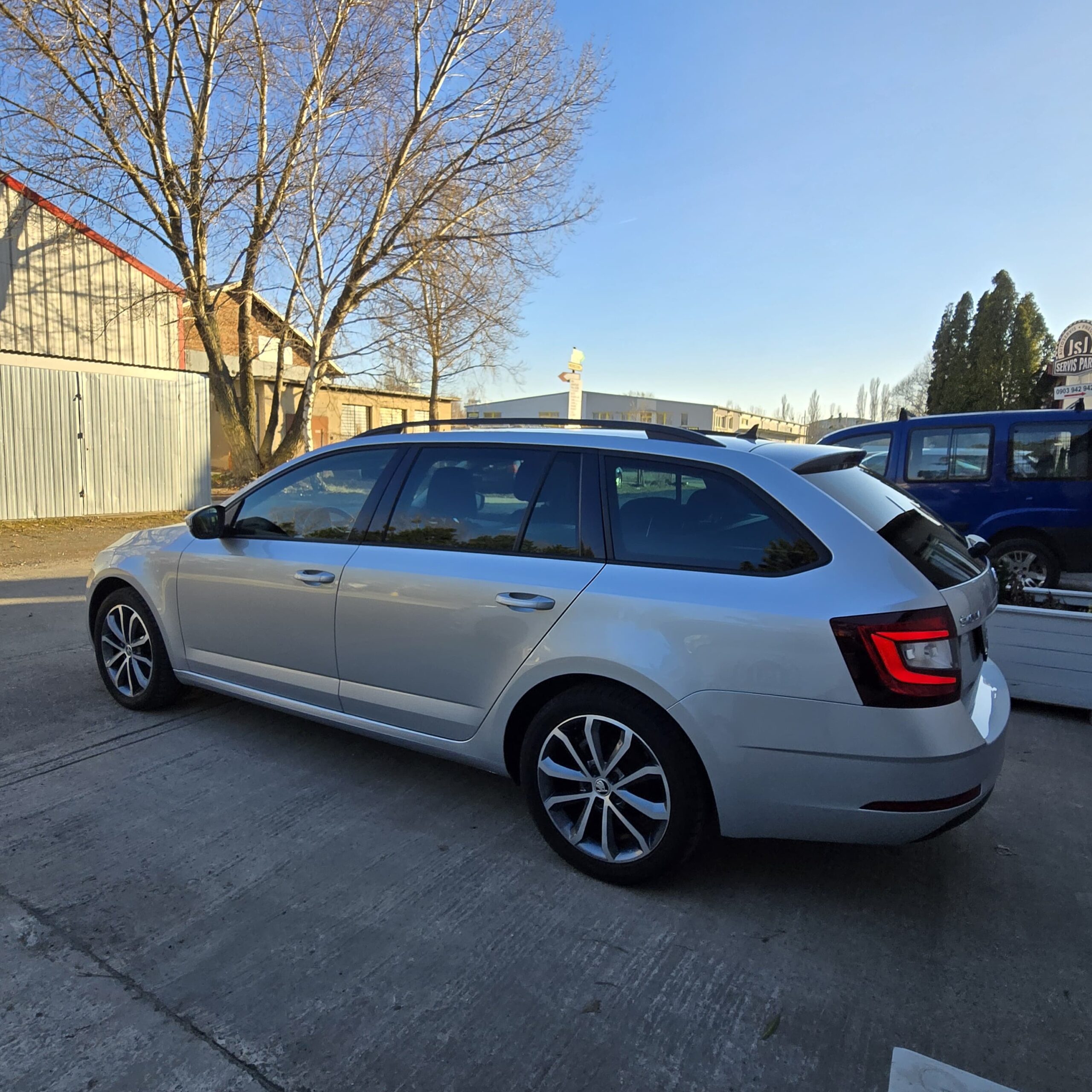 Škoda octavia combi plný