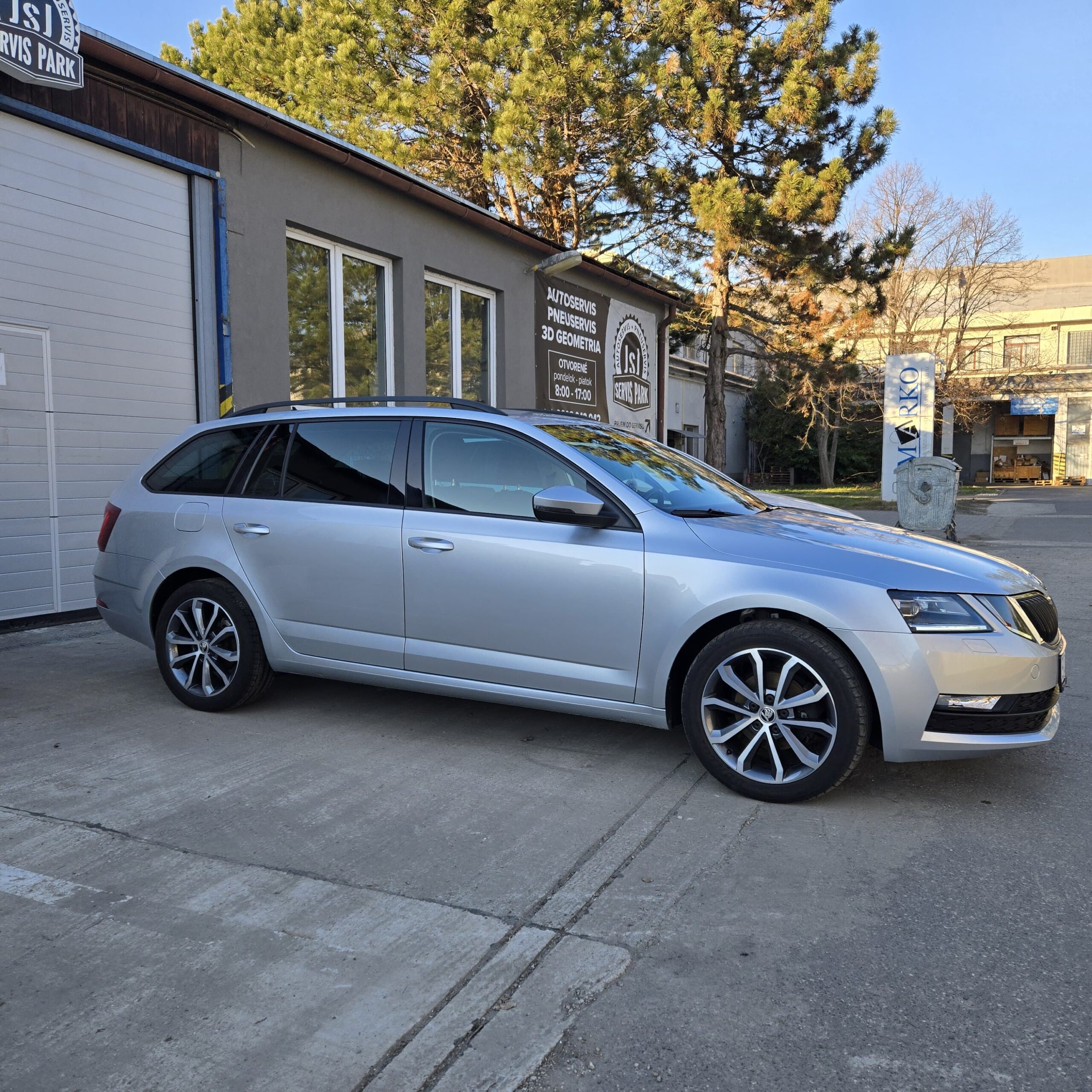 Škoda octavia combi plný