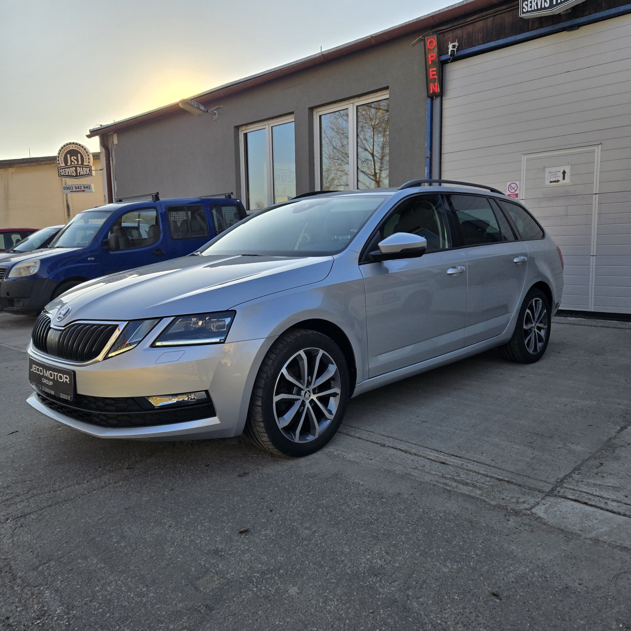 Škoda octavia combi plný